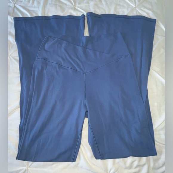 Aerie OFFLINE Periwinkle Blue Criss-Cross Waist Hi-Rise Flare Leggings SIZE XL - Picture 4 of 10